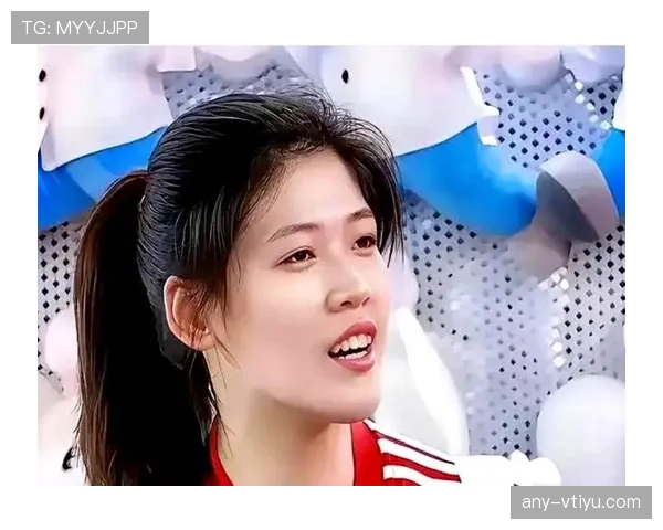 李盈莹赛后拎着超市塑料袋走出通道，那一刻冠军和邻家女孩竟然重叠